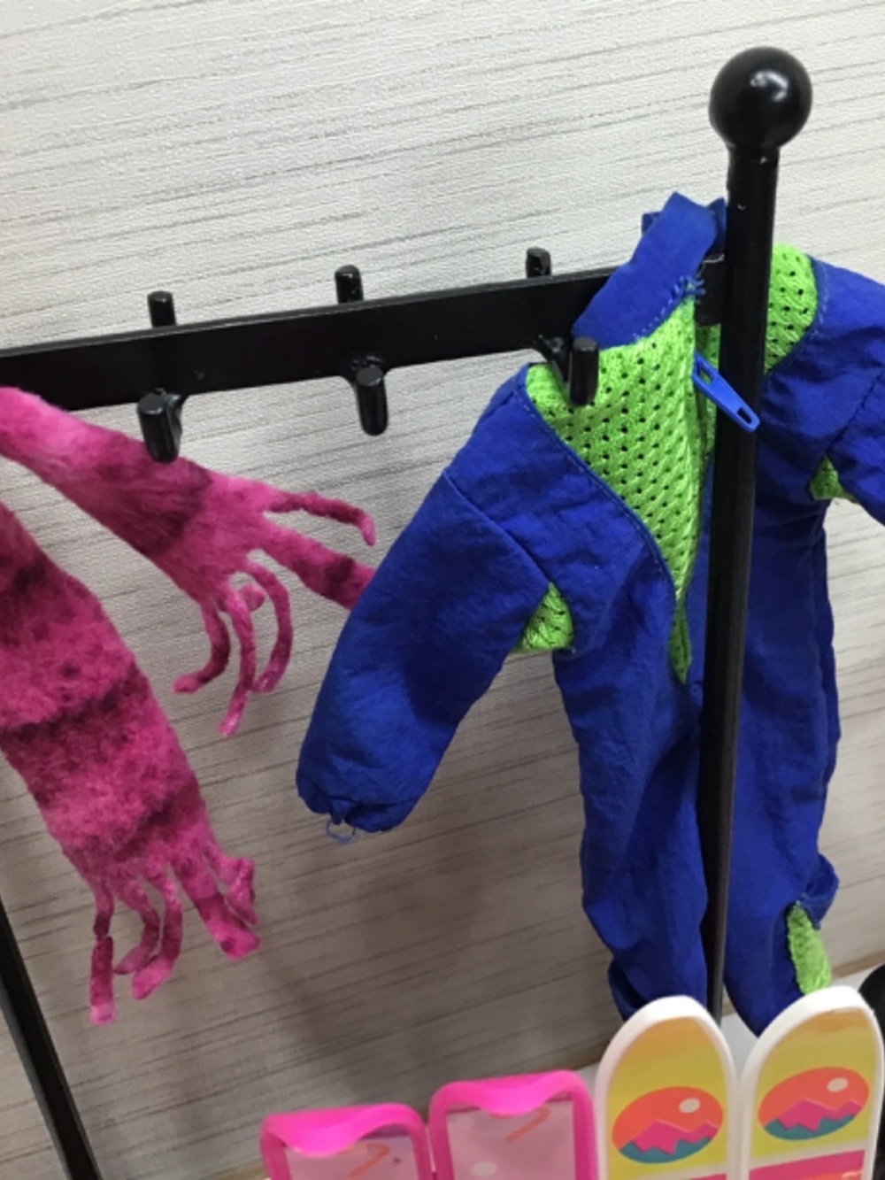 Barbie Doll and Winter Sport Accessories - Picture 7 of 9